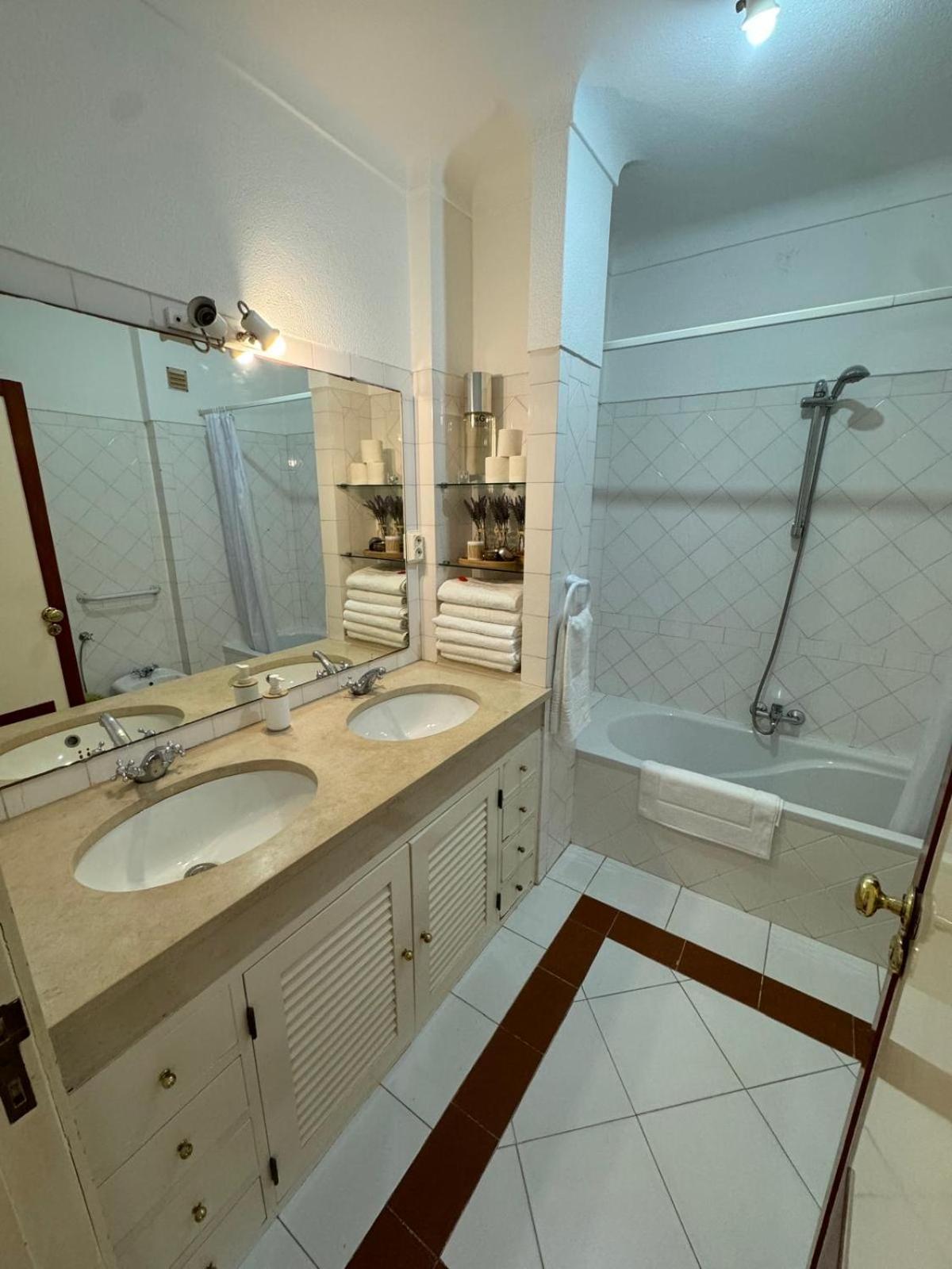 לאגוּ‏ש Villa 46 Hostel מראה חיצוני תמונה